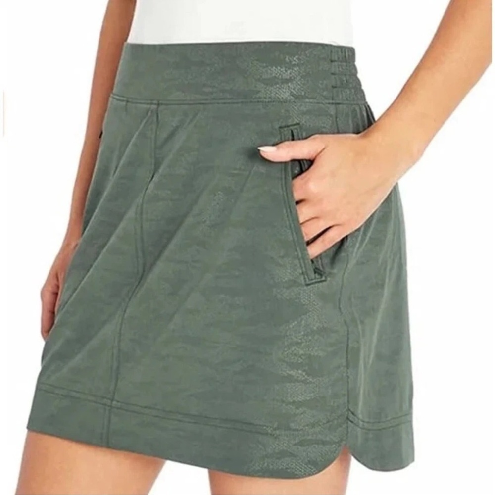 Orvis Womens Travel Skort Skirt Shorts Breathable Stretch Fabric Green Camo Sz M - Picture 2 of 6